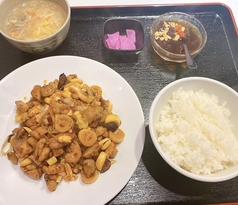 鶏肉とピーナッツピリ辛炒め定食