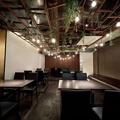 当店は貸切を承っており、最大80名様まで着席可能◎会社宴会、同窓会、打ち上げ、結婚式二次会などにご利用ください。プロジェクター、スクリーンを完備◎※80名様を超える場合でも要相談で承ります。