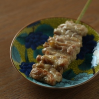 職人が一本ずつ手打ちする、こだわりの逸品鶏料理を堪能