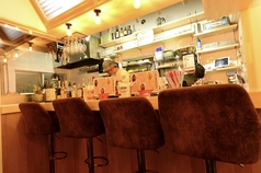 ふかふかチェアが魅力のカウンター席♪コンセントも完備してます◎