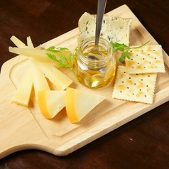 スペイン産チーズ3種盛り