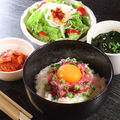 とろっと食感の馬トロ丼は第人気メニューー！