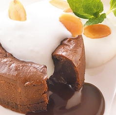 チョコフォンダンの生クリームかけ