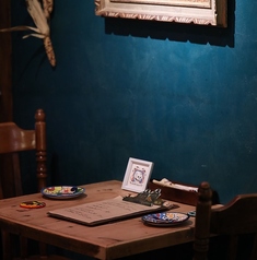 テキーラやメスカルの瓶を観ながらお好みの銘柄を探すのも良し！