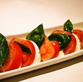 料理メニュー写真&nbsp;イタリア直送!!　水牛モッツァレラとあま～いトマトのカプレーゼ