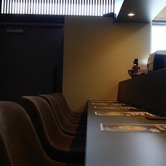 店員ともゆったりお話しできるカウンター席