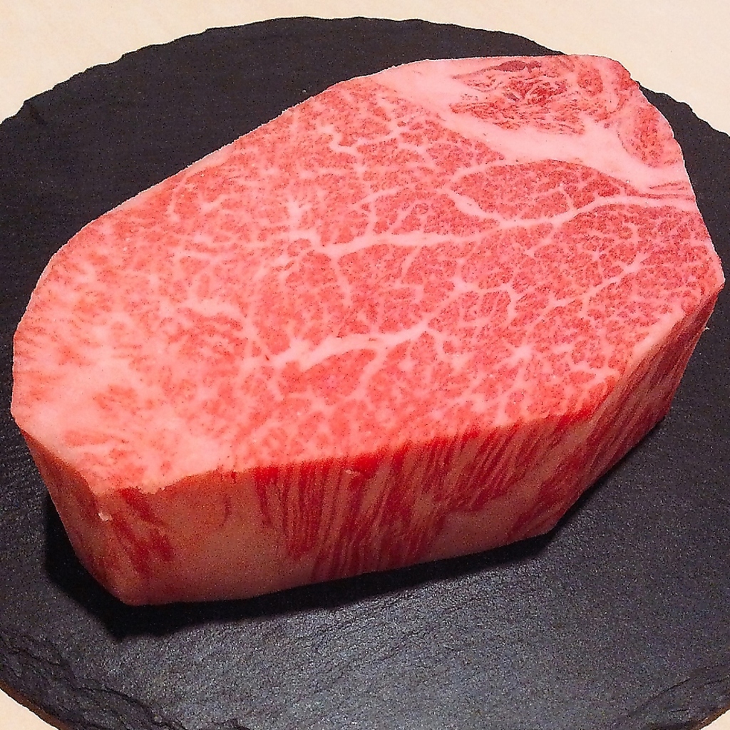 大切な記念日のお祝いにかわいいプレートはいかがですか？こちらのタイプは3日前までにご予約を！