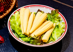 じゃがいもの千切り/きゅうり/豌豆尖/萵筍/玉米筍(ヤングコーン)