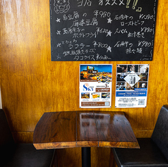 2名席×2卓 ・4名席×1卓 ・6名席×2卓 （最大26名対応）