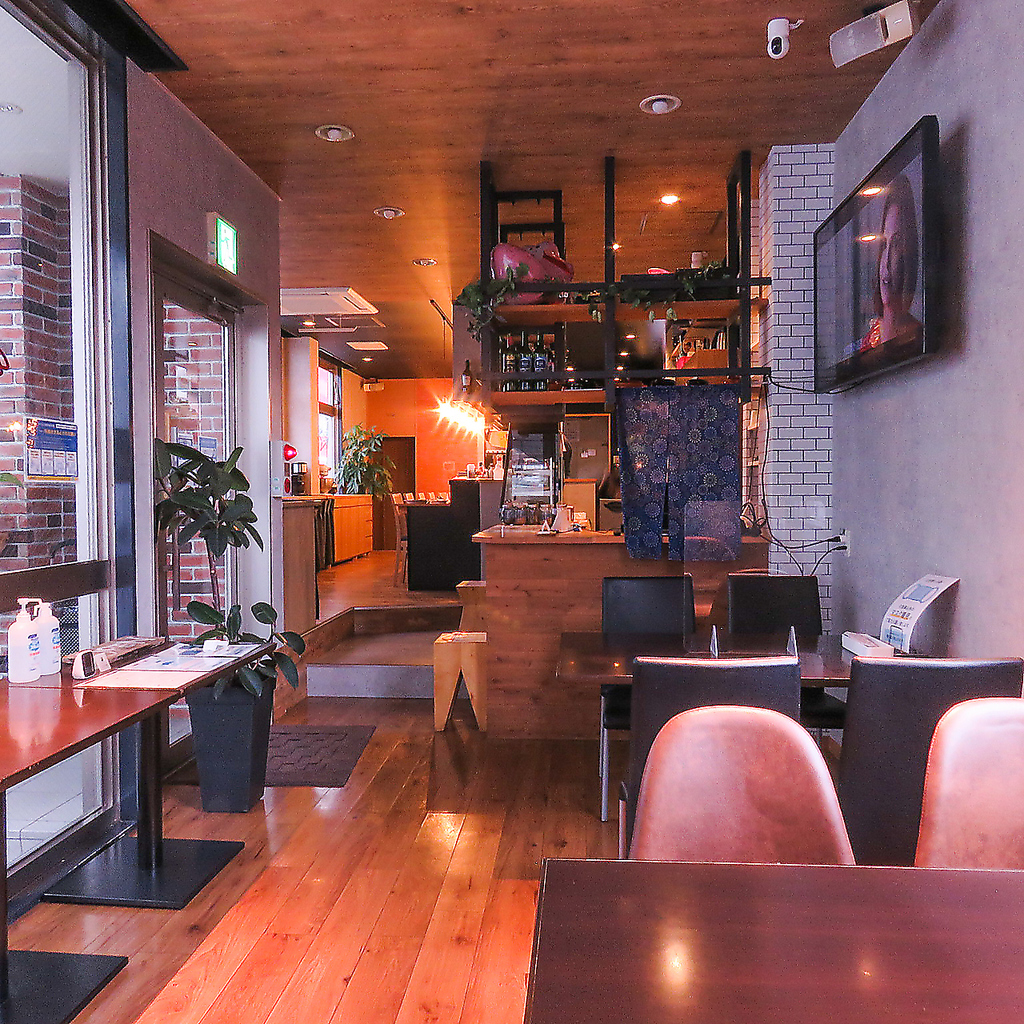 開放的な空間でランチ・ディナーを！