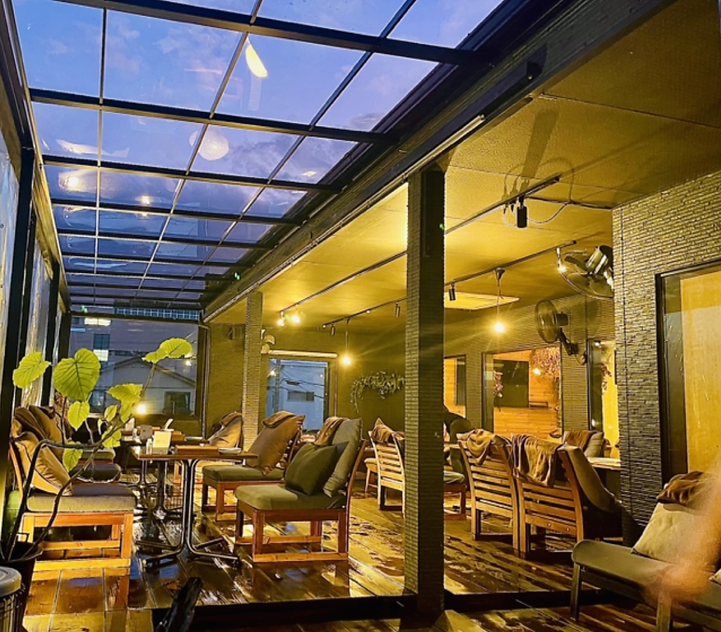 2階は人気の半テラス席！防寒の為冬場はビニールハウスに人気のお席なのでご予約はお早めに◎