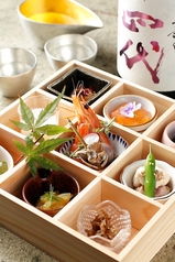 季節の前菜9種を1人前ひとさらで。季節ごとに変化する和のお料理をすこしづつお楽しみいただけます。