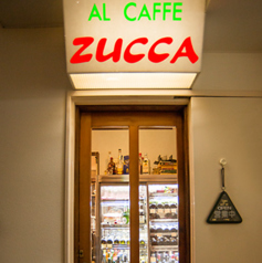 カウンター席もございます。