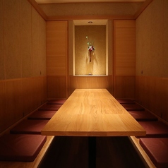 12名様の個室の席隣のお席と繋げることが可能なため最大60名様でのご利用も可能となっております