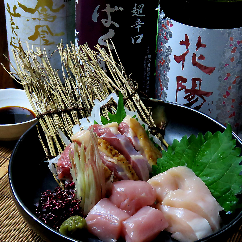 鮮度抜群の新鮮な地鶏料理は当店のおすすめ！九州地鶏の炭火串焼き等、どれも贅沢な絶品ばかりです。