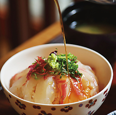 郷土料理や限定のオーダーメニューをご用意してます♪