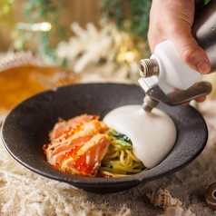 サーモンレアカツのエスプーマチーズスパゲッティ（生パスタ）