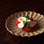 チーズを楽しむための料理、ワインを大切な人と。