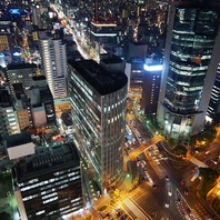 開放的な空間で大阪の夜景をお楽しみ下さい