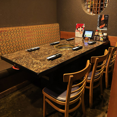 大型宴会はこちらのお席を使って盛り上がる。