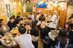 ゆったりとくつろげるソファー席ご用意しております。少人数からでもお楽しみいただけますので是非ご利用ください♪グループでのご来店や宴会、貸切もご利用いただけます！おお気軽にご相談ください♪