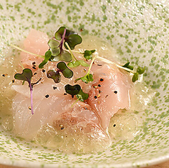 地魚や地元でとれる旬の食材を使った郷土料理を味わう！