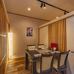 テーブル席でも熱々鉄板でご提供!