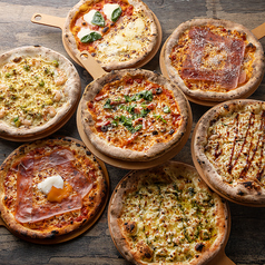 窯焼きナポリピッツァの種類も豊富です！の写真