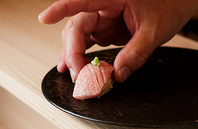 赤身とトロの甘み一度に味わえる中トロはこだわりです。