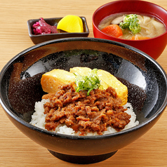 岡崎おうはん玉子焼きと軍鶏そぼろ丼