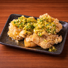 タレが決め手の油淋鶏