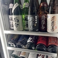 炉端料理や薪料理との相性を追求し、全国各地から厳選した日本酒を仕入れています。お料理に合わせてのペアリングもご提案させて頂きますので、お好みなどございましたら是非気軽にお声がけ下さいませ。≪新橋駅/新橋/原始焼き/わら焼き/炉端料理/接待/デート/魚/海鮮/居酒屋/土鍋ご飯/肉≫