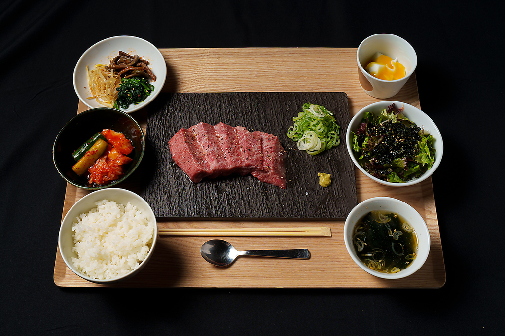 A4ランクのお肉を中心に楽しめる贅沢焼肉ランチを多彩にご提供。リーズナブルな価格で満足感もアップ