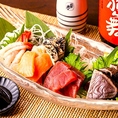 徹底された鮮度管理のもとお客様のもとへお届け！食材のひとつひとつをじっくりと厳選。素材の良さを存分に活かした創作料理の数々。朝捕れの厳選した魚介類をご用意しておりますので、見た目はもちろん味も楽しめる究極の品々！料理長が奏でる匠の技をとくとご堪能あれ。自慢の鮮魚をご堪能下