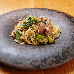 肉厚セセリと旬菜のパスタ