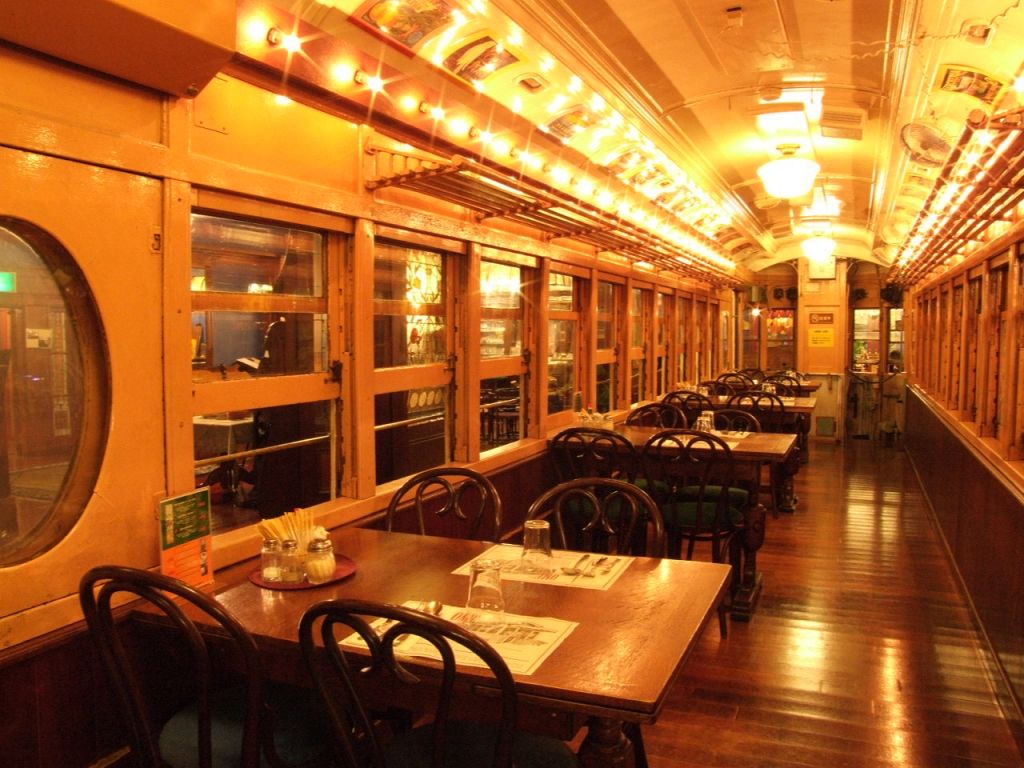 電車内でもお食事ができますよ★