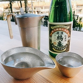 日本酒・刺身は錫の酒器やお皿でお出しします。日本酒は日替わりの隠し酒もご用意。