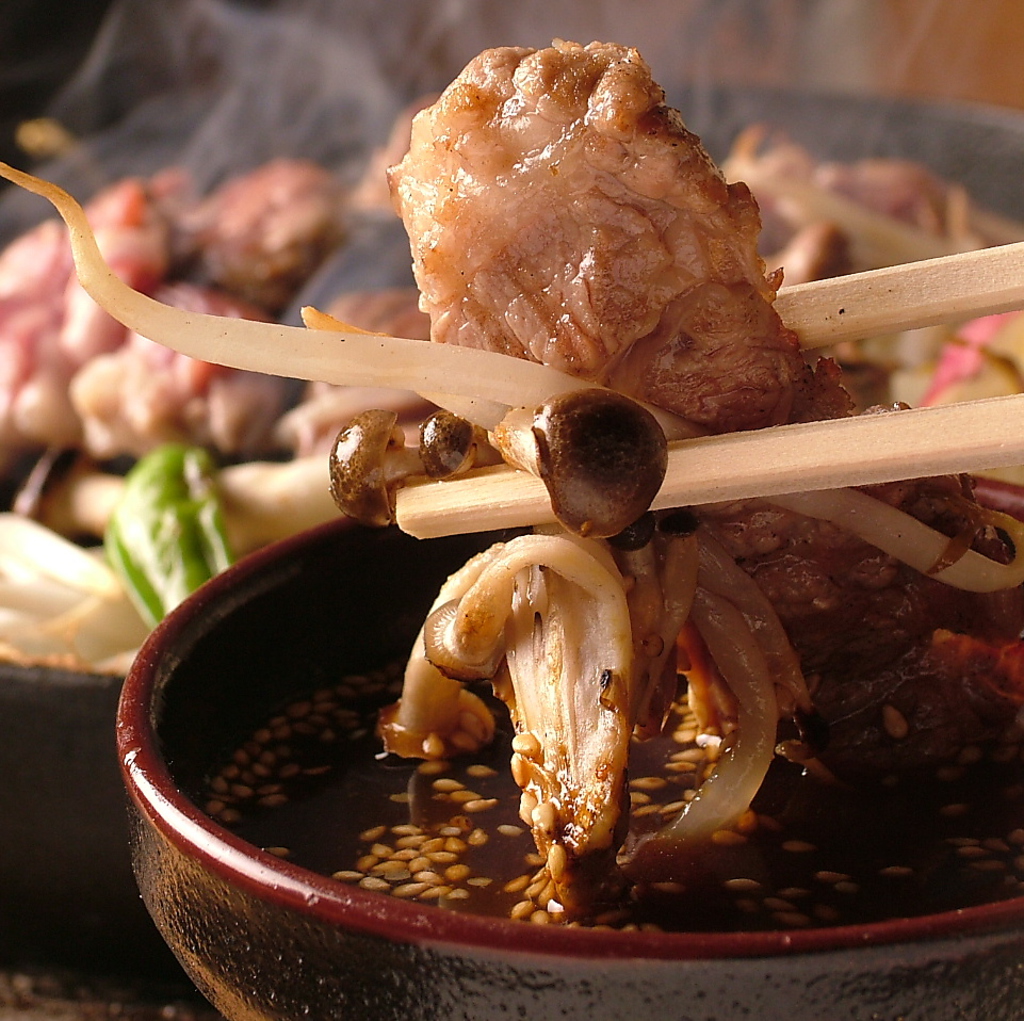 サッと炙ったら、焼きすぎずにお野菜と一緒に秘伝のタレでどうぞ！