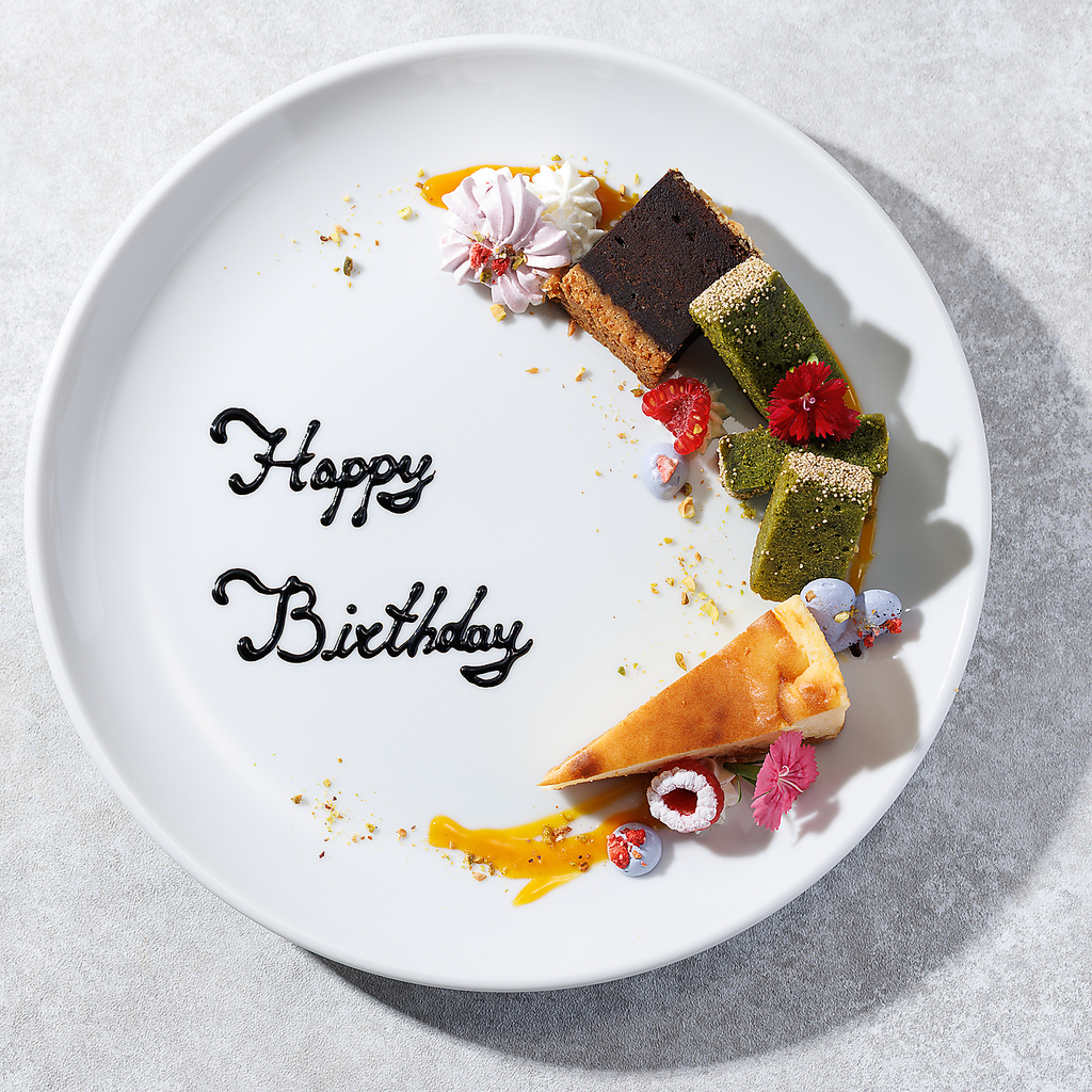 大切な人の記念日や誕生日には、世界に一つだけのデザートプレートでサプライズを。