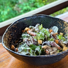 飯能黒まいたけとベーコンのシーザーサラダ