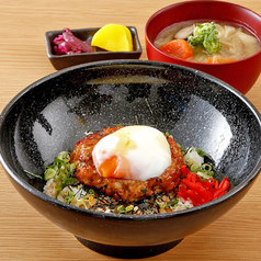 軍鶏のつくね丼温玉のせ