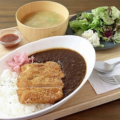 まぐろカツカレー～サラダ付～
