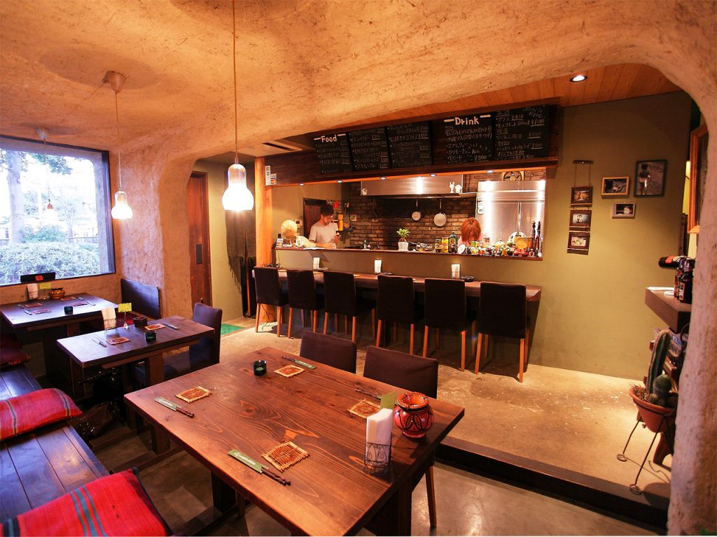 スタイリッシュな雰囲気の店内は女性に大人気。女子会プランもあります♪