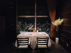 夜景を見渡しながら特別なひとときを…岡山の夜景をご覧になりながらお食事をご堪能して頂けます。特別な人とのお食事に是非ご利用下さいませ。