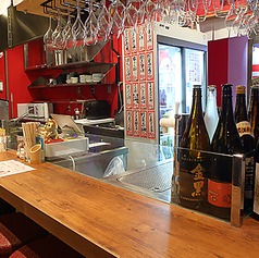 気軽に2軒目、3軒目でも立ち寄れるカウンター席です