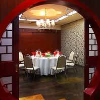 円卓を囲んで優雅なひとときを。