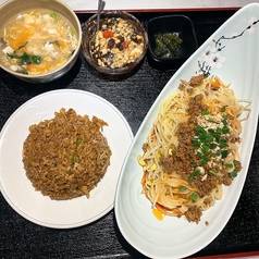 汁なし担々麺と小チャーハン定食