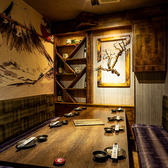 完全扉付の個室もございますので周りを気にせずお食事をお楽しみいただける空間です。おしゃれな雰囲気で飲み会,女子会などの各種ご宴会に最適な内容でご案内致します！また、貸切のご相談も承っております。週末は込み合いますので、ご予約はお早めに！