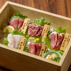 馬刺し盛り合わせ　五種