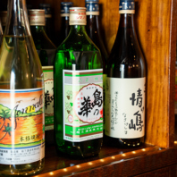 現地の酒造が丁寧に造った、八丈島ならではの島酒を提供